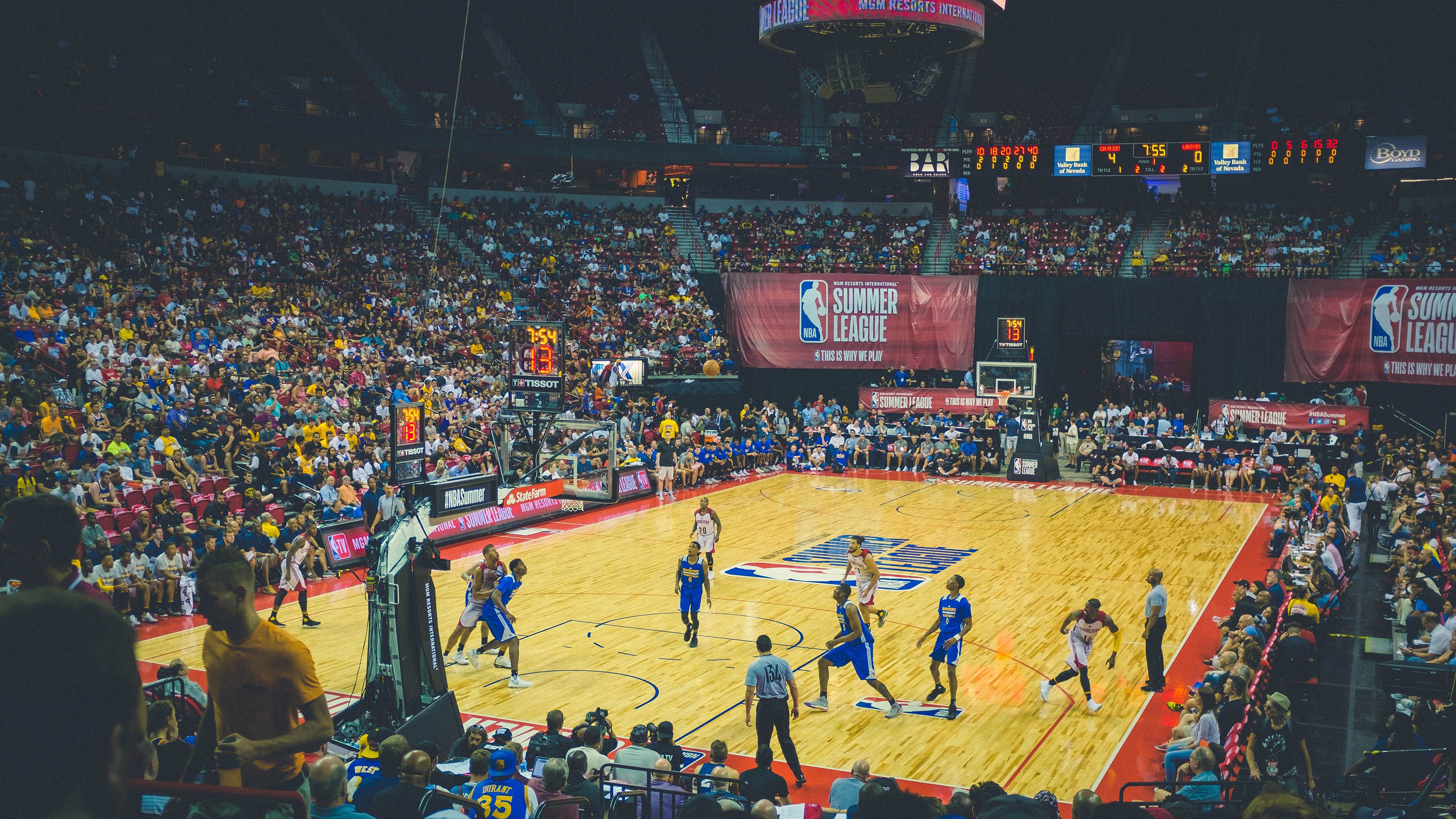 世界排名争夺战之夜，卡马文加带队取胜，新一代中场大师的崛起