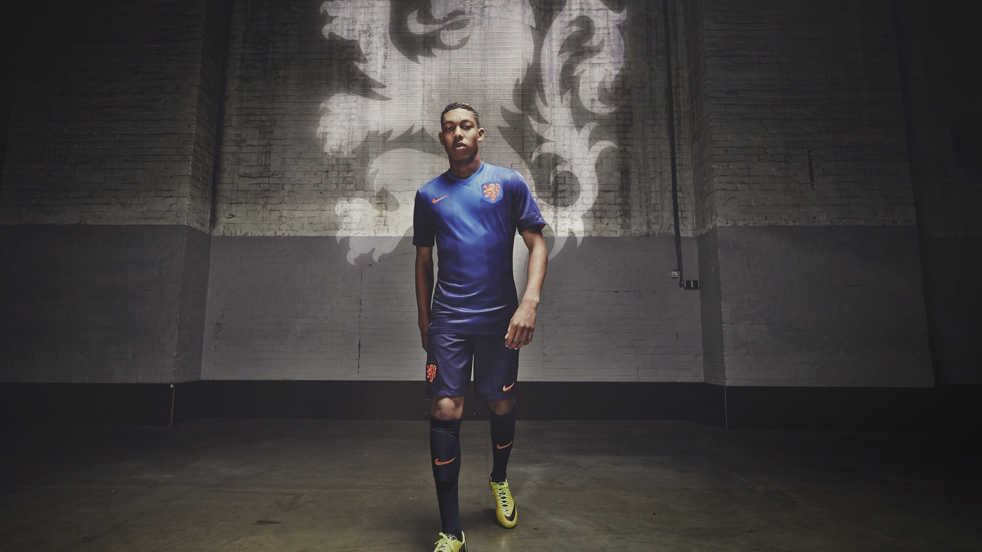 当老妇人碾压北欧风暴，魔笛奏响绿茵绝唱—足球之夜的传承与惊艳